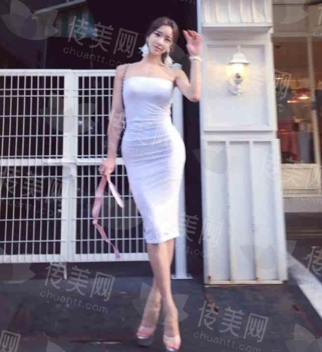 成都哪个医生巨乳缩小质量好?蔡震缩胸隆胸效果好2.5w起,附坐诊址预约方式