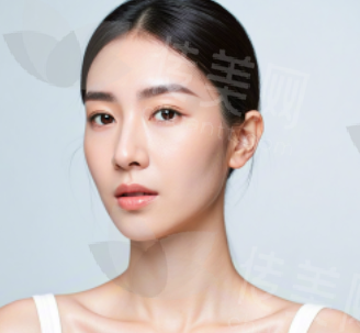 呼和浩特紫洁整形梁/史秋宇双眼皮优势：自然弧线+周期短+美学统一