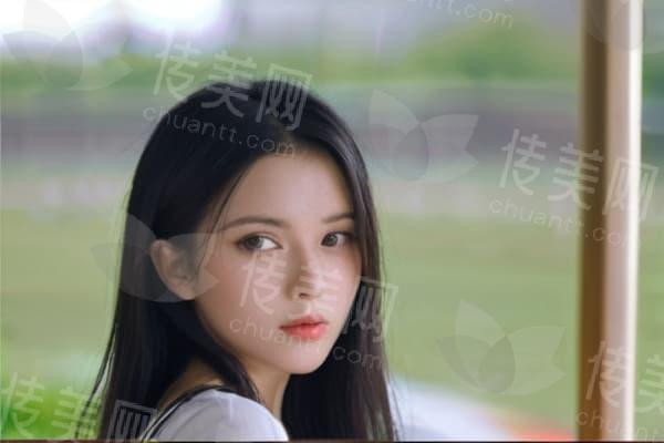 南昌割双眼皮机构选择需结合自身基础与需求：  