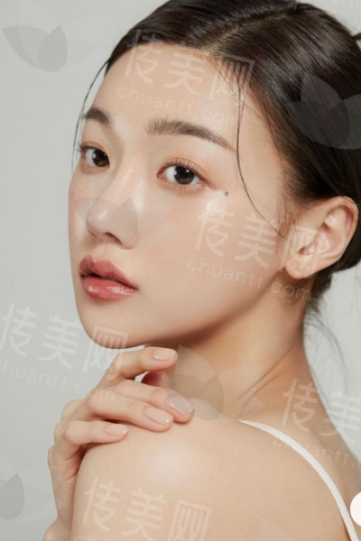郑州杨丽美颜医疗美容杨丽眼修复口碑有多好?郑州眼修复三 甲 专 家杨丽医生案 例、价格、预约电话