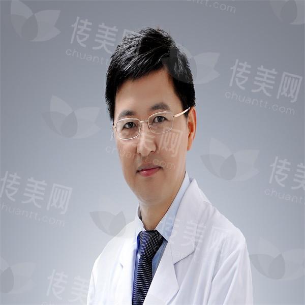 沈国雄医生:上海伯思立医疗美容门诊部的双眼皮修复专家